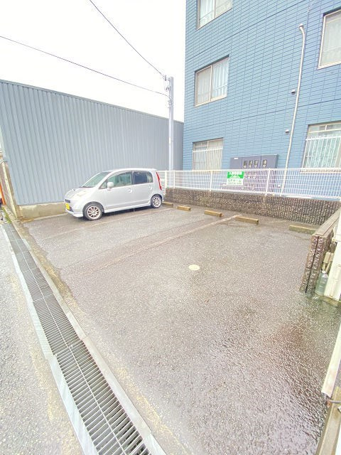 グローリー桂の駐車場