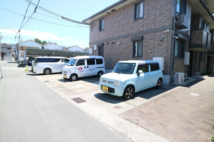 グレイス中道の駐車場