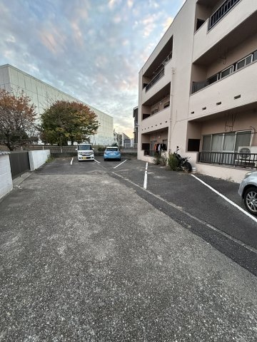 コーポ光の駐車場