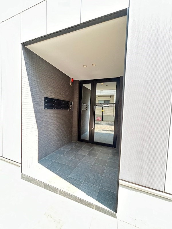 クレッソ六甲道のエントランス