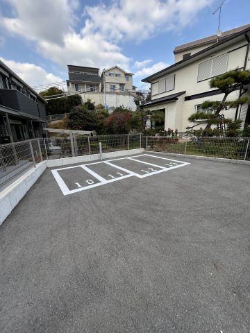 クローバー富士３号館の駐車場