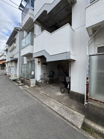 コーポヤマモトの駐車場