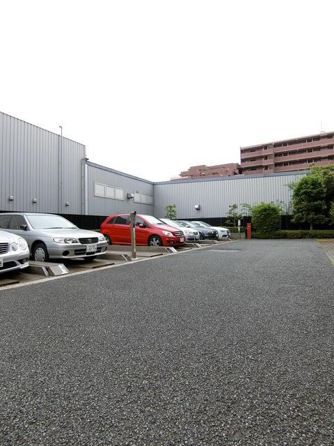 グランド・ガーラ用賀の駐車場| 