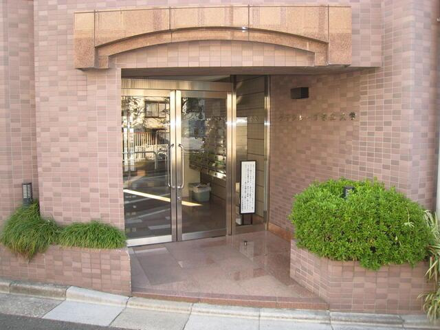 グランレーブ都立大学のエントランス