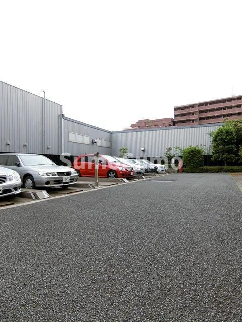 グランド・ガーラ用賀の駐車場|車をお持ちの方に嬉しい駐車場付きの物件です