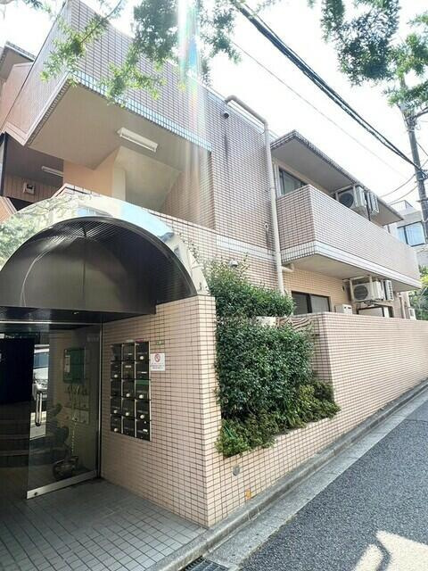 グレース北沢のエントランス