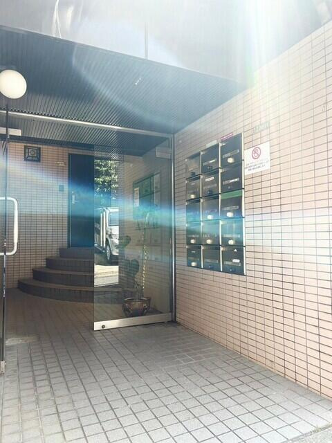 グレース北沢のエントランス