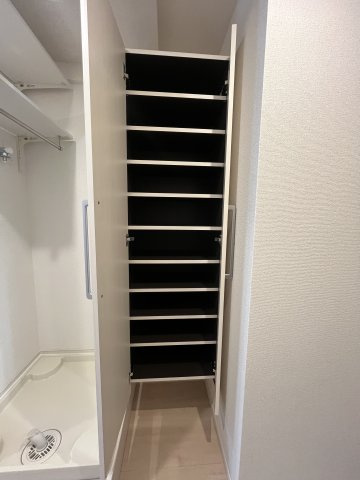 CREATIF駒澤大学前の内装