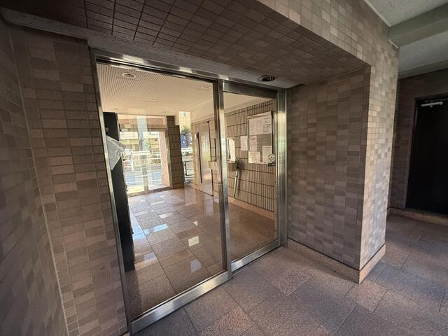 グランレーブ都立大学のエントランス
