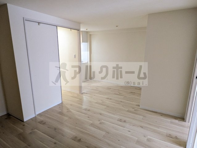 小松マンションの居間・リビング|小松マンション（柏原市法善寺）　全室洋室