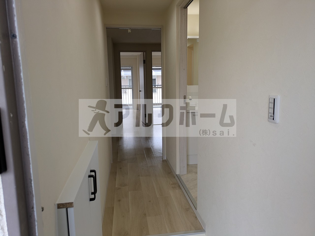 小松マンションの玄関