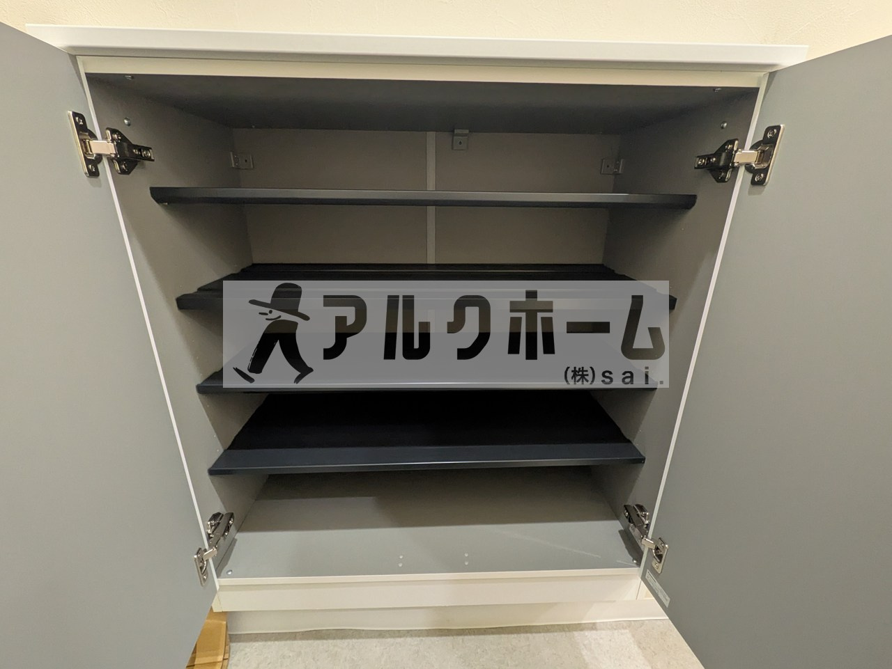 小松マンションの玄関