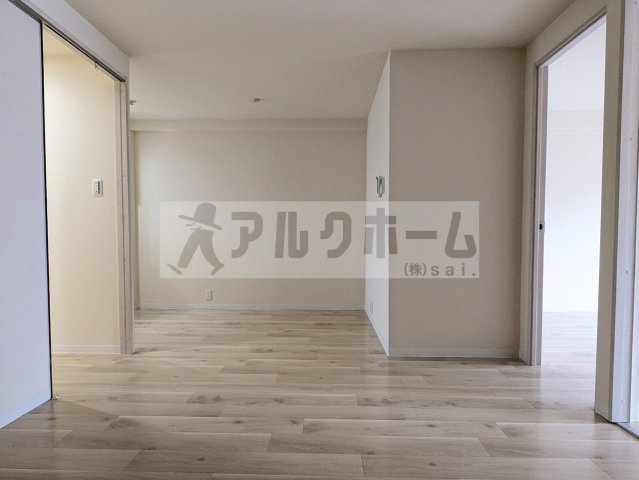 小松マンションの居間・リビング|小松マンション（柏原市法善寺）　洋室