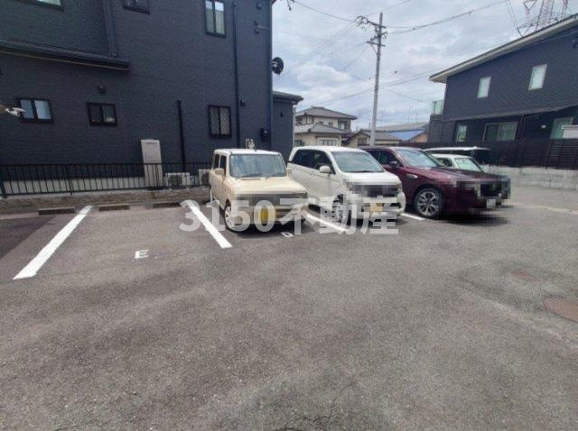 グランシエル西岐阜の駐車場