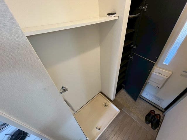 レインボーハイツの設備|室内洗濯機置き場有、上部棚付き