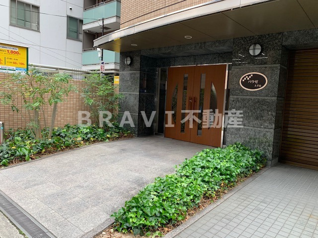パウゼ大手前　BRAVI不動産のエントランス|【パウゼ大手前】毎日通るエントランスはこのようになっています