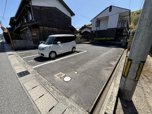 ジェイナスの駐車場