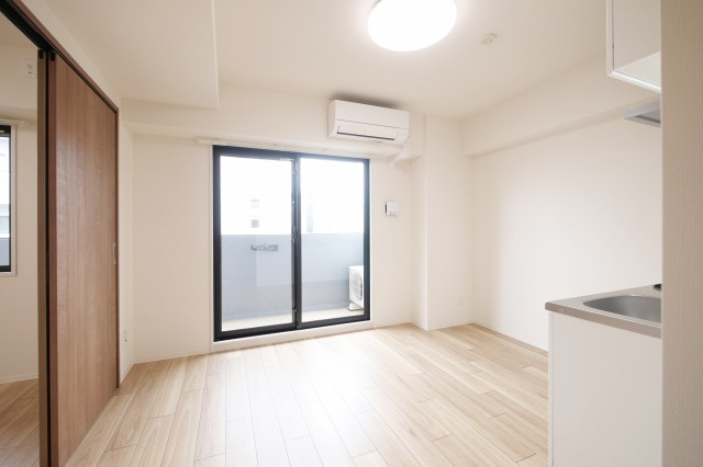 大阪市東淀川区東中島２丁目の賃貸マンションの居間・リビング