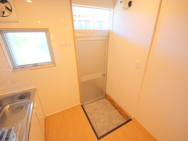 西有紀マンションの玄関