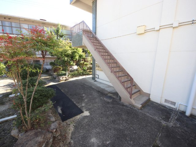 西有紀マンションのエントランス