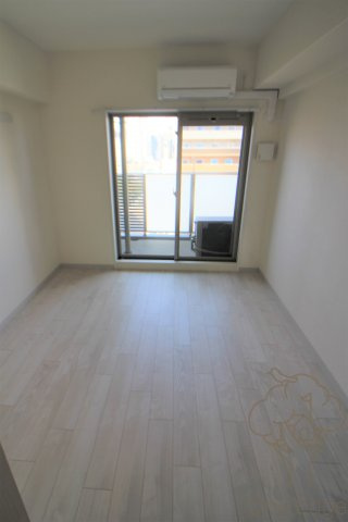 プレサンス南森町駅前の居間・リビング