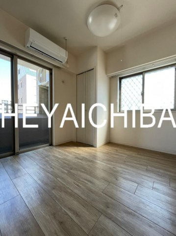 コアマンション御徒町フリージオの洋室|エアコン、照明付き、室内物干し竿