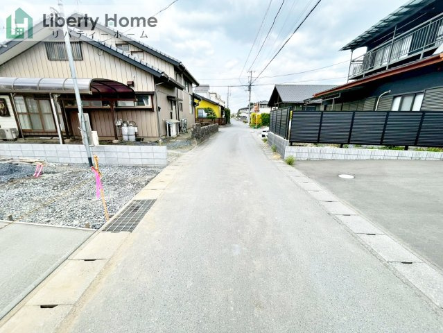 ひたちなか市稲田5期　新築戸建の前面道路含む現地写真