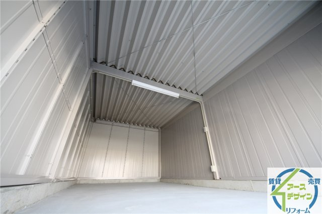 アースガレージ大久保町の内装