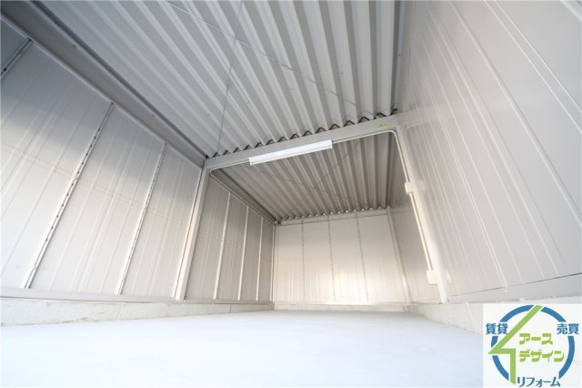 アースガレージ大久保町の内装