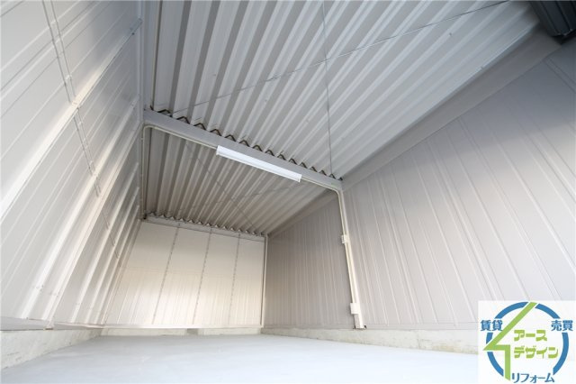 アースガレージ大久保町の内装