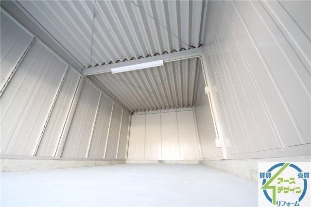 アースガレージ大久保町の内装