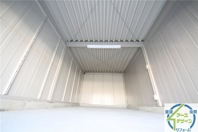 アースガレージ大久保町の内装