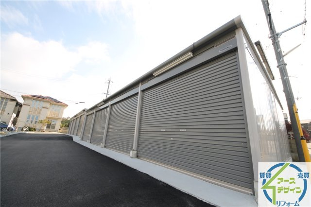 アースガレージ大久保町