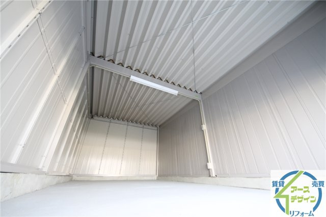 アースガレージ大久保町の内装