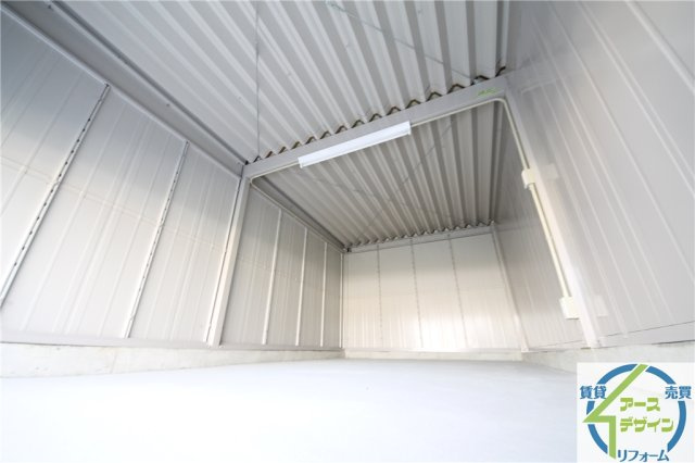 アースガレージ大久保町の内装