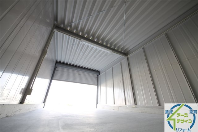 アースガレージ大久保町の内装