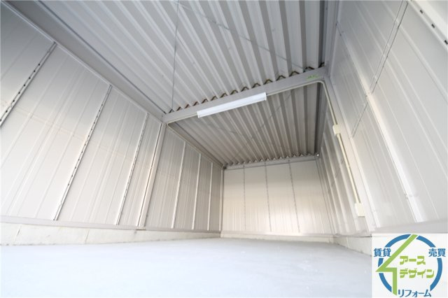 アースガレージ大久保町の内装