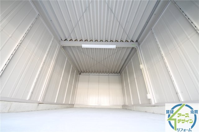 アースガレージ大久保町の内装