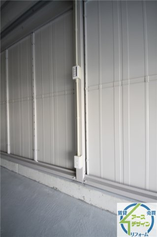 アースガレージ大久保町の内装