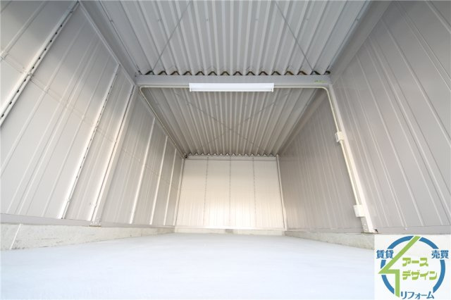 アースガレージ大久保町の内装