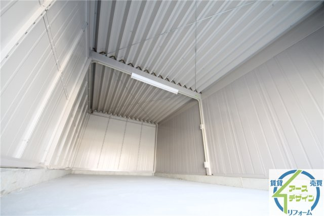 アースガレージ大久保町の内装