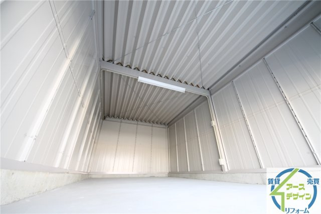 アースガレージ大久保町の内装