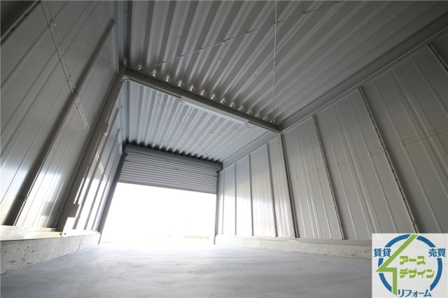 アースガレージ大久保町の内装