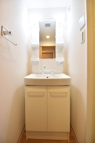 大阪市都島区片町１丁目の賃貸マンションの洗面所