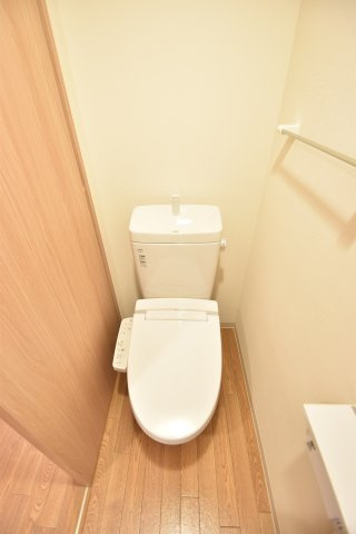 大阪市都島区片町１丁目の賃貸マンションのトイレ