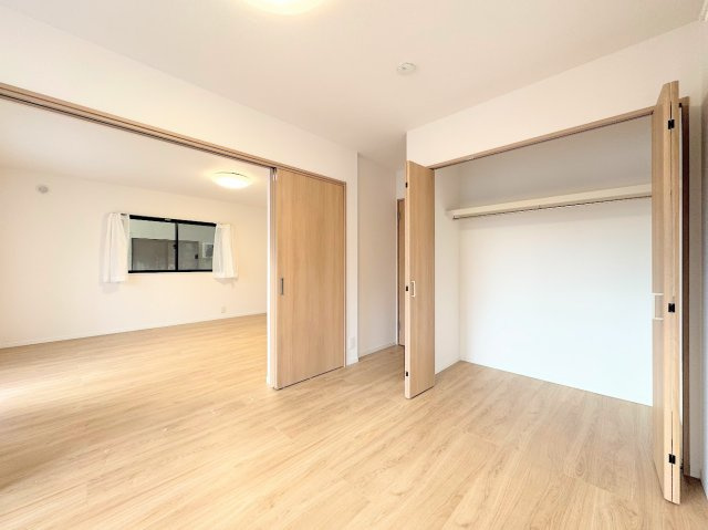 栄区飯島町　中古戸建ての収納|◆暮らし心地を大きく左右する収納を、適材適所に配置し使い勝手を考慮しました。空間を余すところなく有効利用した収納は生活空間をより上質なものにしてくれるでしょう。
