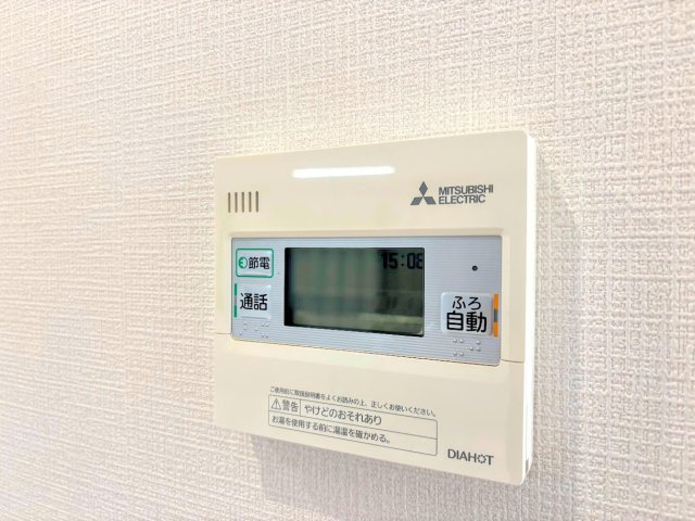 栄区飯島町　中古戸建ての発電・温水設備|◆キッチンからワンタッチで楽々操作。家事の一手間をサポートします。
