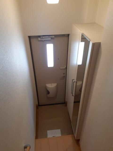 多摩市豊ヶ丘２丁目のアパートの玄関