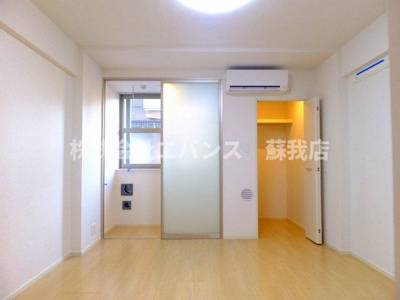 【居間・リビング】 | ヴィレッジゲート神明 | こちらのリビングで趣味の時間をお楽しみください