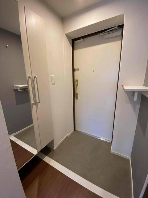 多摩市山王下１丁目の賃貸マンションの玄関